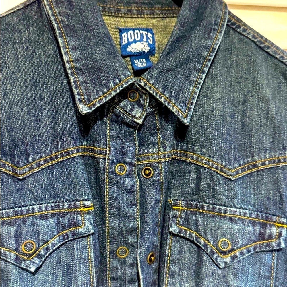 👕💙 Vintage Roots Denim Shirt – Timeless Canadian Classic | Size XL 💙👕